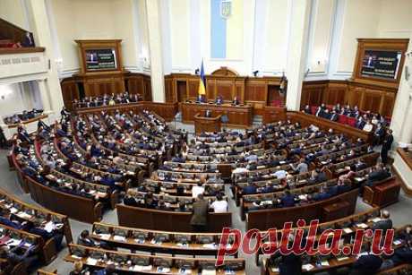 Бывшего депутата Верховной Рады обвинили в нанесении убытков Украине. Национальное антикоррупционное бюро, Специализированная антикоррупционная прокуратура и Служба безопасности Украины (СБУ) предъявили обвинение экс-депутату Верховной Рады, его бизнес-партнеру и ряду их сообщников в нанесении убытков республике почти на один миллиард гривен. Об этом сообщили в СБУ.