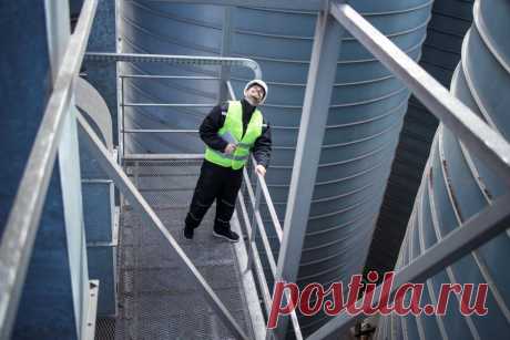 Работы в ограниченных и замкнутых пространствах: что надо учитывать.
В статье рассматриваются ключевые аспекты организации работ в ограниченных и замкнутых пространствах, основные риски, методы их предотвращения и нормативные требования (скачать бланк наряда), регулирующие данный вид деятельности.
Изображение от aleksandarlittlewolf на Freepik