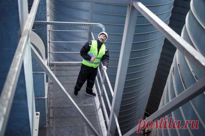Работы в ограниченных и замкнутых пространствах: что надо учитывать.
В статье рассматриваются ключевые аспекты организации работ в ограниченных и замкнутых пространствах, основные риски, методы их предотвращения и нормативные требования (скачать бланк наряда), регулирующие данный вид деятельности.
Изображение от aleksandarlittlewolf на Freepik