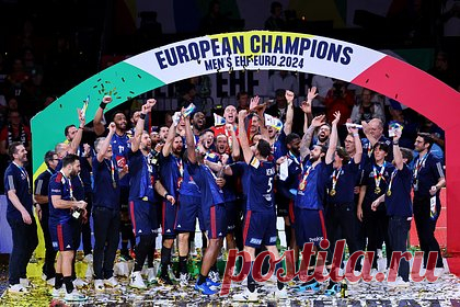 Определился чемпион Европы по гандболу. Мужская сборная Франции по гандболу выиграла чемпионат Европы 2024 года. В финале, который прошел в воскресенье, 28 января, французы обыграли Данию со счетом 33:31. Для трехцветных это четвертый титул на континентальных первенствах. В матче за бронзу Швеция со счетом 34:31 победила Германию.