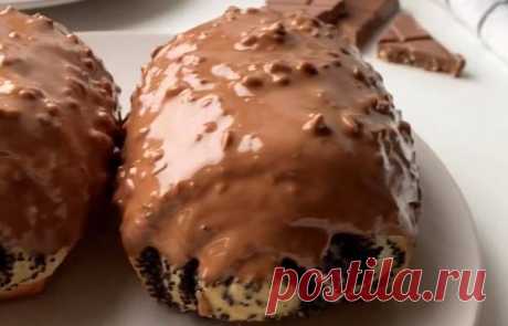 Булочка рулет с маком и шоколадной глазурью