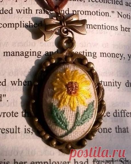 Медальон с вышивкой. Как вышивать