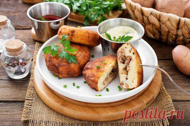 Котлеты с начинкой: учимся готовить вкусные зразы - Будет вкусно
                                             - 8 февраля
                                             - 43471253932 - Медиаплатформа МирТесен «Девушка повесила на веревку отцовские портянки, она вытерла песком закопченный чайник и стала разогревать зразу в чугунном котелке. Старик выпил водки из эмалированного чайника и съел зразу, пахнущую как счастливое детство», — писал Исаак Бабель в «Одесских рассказах»....