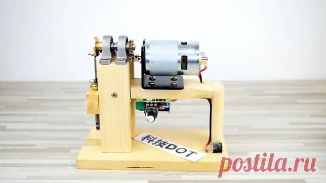 Как сделать электрический лобзик 12 В из подручных материалов Электрический лобзик – многофункциональный инструмент, предназначенный для фигурной и однонаправленной резки различных листовых материалов. Его используют при выполнении ремонтных и строительных работ, а также для изготовления DIY поделок. В случае необходимости, подобный инструмент можно собрать