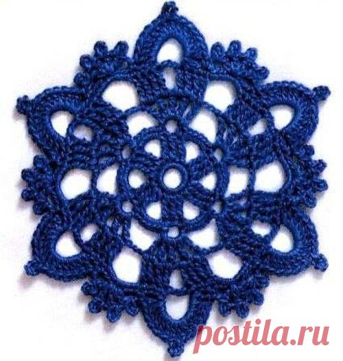 Две маленькие ажурные салфетки крючком