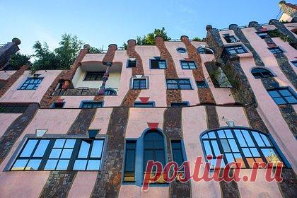 Россиянка побывала в Германии и назвала пять позорных привычек немцев. Российская путешественница побывала в Германии и рассказала, что у местных жителей есть пять позорных привычек, от которых «волосы встают дыбом». Так, в первую очередь туристку удивило, что немцы ходят по дому в уличной обуви. Кроме того, женщина отметила, что местные жители «уродуют» дома рисунками.