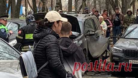 Опубликовано видео подрыва внедорожника экс-офицера СБУ в Москве. В Сети опубликовано видео момент подрыва внедорожника бывшего сотрудника Службы безопасности Украины (СБУ) Василия Прозорова в западном Дегунино в Москве. Кадры публикует Telegram-канал &quot;112&quot;. На них видно как мужчина подходит к ...