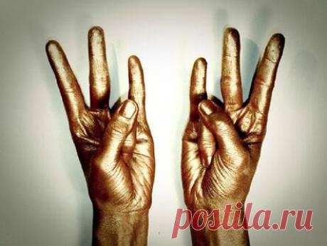 Удивительно, но это работает Просто подержи руку в таком положении!