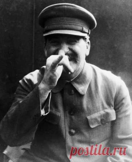 Анатолий Вассерман: «На совести Сталина нет репрессий!» (7 фото + 1 видео)
Автор:
Павел Шишкин

28 апреля 2018 21:48

Мейерхольд писал доносы, Тухачевский готовил поражение Красной Армии, а Бабель спал с женой Ежова...
