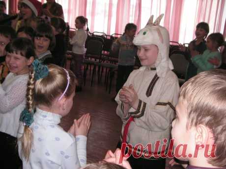Ролевые и календарные игры - основа любого праздника. Научить детей играть - наша основная задача. Ведь именно здесь ребенок не только получает положительные эмоции, но и научается взаимодействовать с миром.