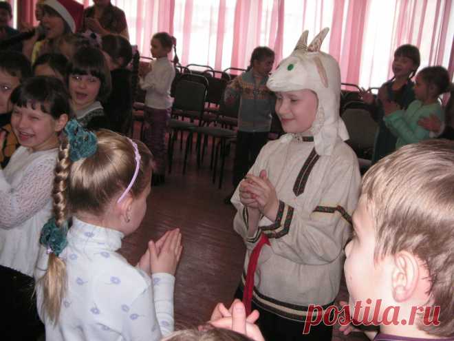 Ролевые и календарные игры - основа любого праздника. Научить детей играть - наша основная задача. Ведь именно здесь ребенок не только получает положительные эмоции, но и научается взаимодействовать с миром.