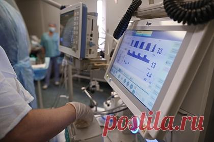 Медики из Тюмени спасли жившего почти 40 лет с редкой патологией мозга мужчину. В Федеральном центре нейрохирургии в Тюмени была проведена сложная операция, которая помогла спасти мужчину, почти 40 лет жившего с редкой патологией мозга. Юрию Будаеву еще в детстве диагностировали дефект черепа, но точного диагноза никто поставить не смог. 39-летний россиянин не мог спать, испытывал головные боли.