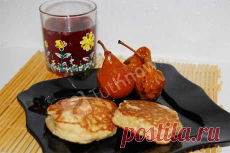 Яблочные оладьи на сметане с изюмом