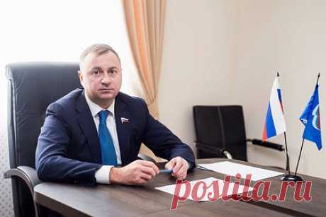 Стало известно о перенесенной умершим депутатом Госдумы болезни. Депутат Госдумы, первый заместитель председателя комитета Госдумы по энергетике Валерий Селезнев в разговоре с «Лентой.ру» сообщил, что его коллега, умерший депутат Госдумы, который также являлся первым заместителем председателя комитета Госдумы по энергетике Николай Петрунин не так давно переболел COVID-19.