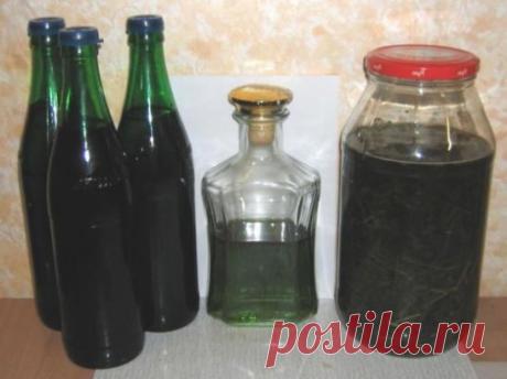 Волшебная микстурка! 
 
Детки всю осень-зиму бегали здоровые и муж не жаловался!) 
А ведь здоровая семья - залог позитива и нежности к маме и любимой женщине... 
Чтобы утром лекарство было готово, делайте его с вечера. Приготовление: 
Залить 2 полные ст. ложки травы горькой полыни (купить в аптеке) 1 стаканом водки в 0,5 или 0,75 литровую банку. 
Поставить на водяную баню на 20 мин. Через 20 мин. огонь отключить и лекарство оставить остывать вместе с водяной баней до утра (алкоголь испаритс