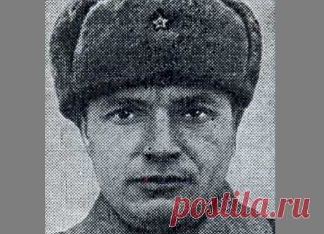 Яков Студенников был обычным деревенским парнем. До войны он трудился в родном колхозе трактористом. Однако на фронте Студенников стал настоящим героем. В одиночку он уничтожил более 300 немцев. В том бою Яков чудом остался жив.