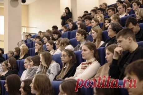 ИИ научили оценивать вероятность отчисления студентов из вузов. Система анализирует результаты обучения студента и предсказывает, как он закончит семестр.