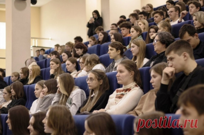 ИИ научили оценивать вероятность отчисления студентов из вузов. Система анализирует результаты обучения студента и предсказывает, как он закончит семестр.