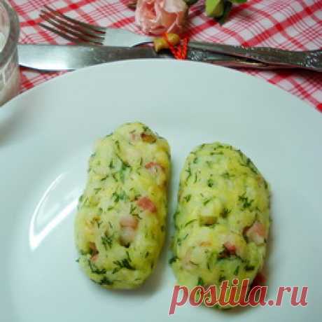 Картошка + ветчина + сыр = целый противень вкуснейших котлет, которые разметают быстрее, чем горячие пирожки - Пошаговый рецепт с фото |  Разное Если нужно приготовить быстрый и обязательно сытный завтрак, то картофельные котлетки с разнообразным наполнением – это то, что надо: вкусно, сытно и