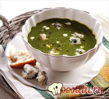 Крем-суп из брокколи и голубого сыра.