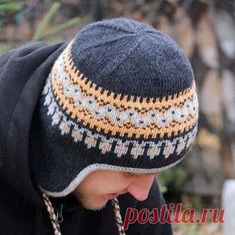 Мужская шапка с ушками. Спицы.