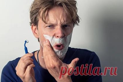 Врач назвал правила подбора косметики для мужчины. Врач-дерматовенеролог Борис Мирошниченко рассказал, какую косметику можно подарить мужчинам на 23 февраля. «Основное, что подойдет всем мужчинам, — гель или пенка для умывания по типу кожи два раза в день, скраб в среднем один раз в три дня, лучше с мелкими частицами», — объяснил эксперт.