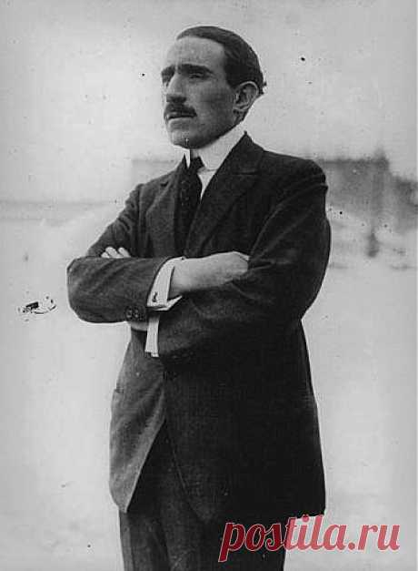 1877
Луи Рено (французское имя - Louis Renault)
французский промышленник, один из основателей компании «Renault» («Рено»). Четвёртый ребёнок в семье французского бизнесмена, Луи с детства интересовался техникой и провёл много времени в мастерской паровых