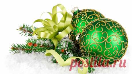 Скачать обои зеленый, снег, Christmas balls, шары с орнаментом, елка, бант, Christmas decoration, green, green balls, ёлочные, зелёные, раздел новый год в разрешении 1366x768