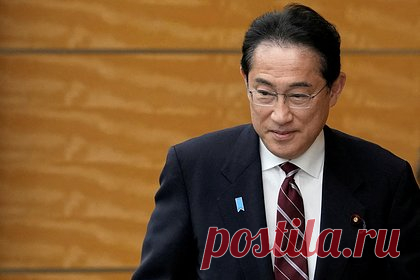 Премьер-министр Японии уволил сына из-за скандальных фотографий. Премьер-министр Японии Фумио Кисида уволил сына с поста своего секретаря после публикаций СМИ со скандальными фотографиями с вечеринки в официальной резиденции его отца. Правительство сначала отреагировало, заявив, что премьер-министр сделал выговор своему сыну за его поведение.