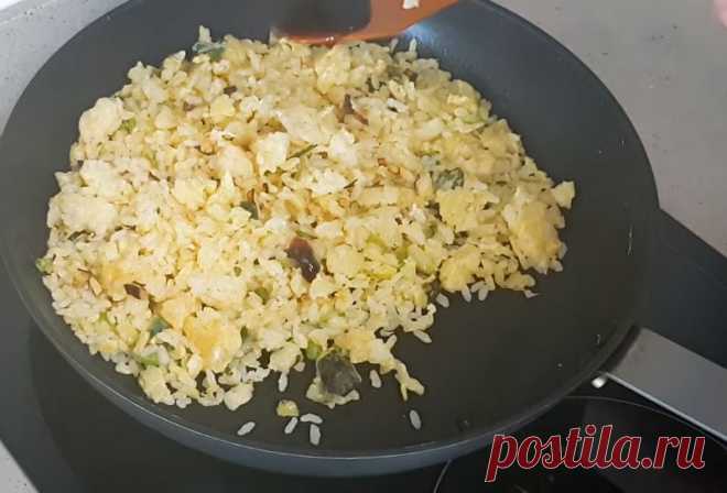 Просто смешайте рис и яйца — удивительно простое и вкусное блюдо