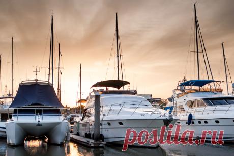 Boot oder Yacht: Was ist der Unterschied? Sind sie austauschbar? - boat Wussten Sie, dass die Begriffe Boot und Yacht nicht austauschbar sind? Eine Yacht ist ein Boot, aber nicht alle Boote sind Yachten. Die Unterschiede zwischen den beiden hängen von Größe, Einstellung und Gesamtpreis ab. In der Vergangenheit gab es eine feine Linie im Sand bei 80 Fuß, als es notwendig wurde,… weiterlesen