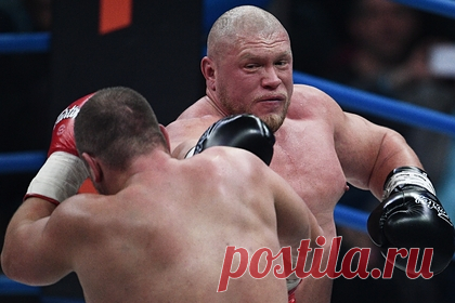 Бойца MMA Новоселова задержали в Москве. Российский боец смешанного стиля (MMA) Максим Новоселов задержан в Москве. 48-летний тяжеловес доставлен в отдел полиции. Как заявил сам Новоселов, его обвинила в изнасиловании 18-летняя девушка. Новоселов известен по участию в турнирах в промоушенах поп-MMA.