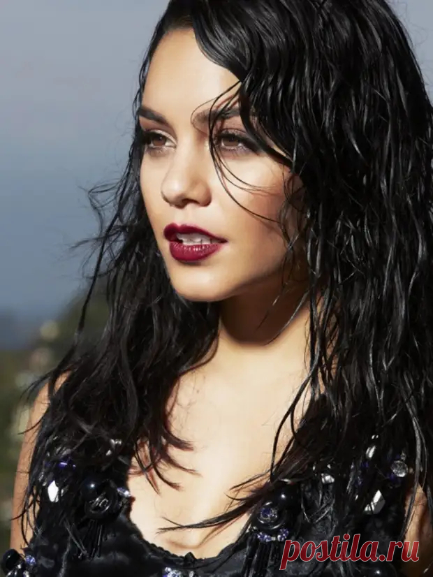 Ванесса Хадженс (Vanessa Hudgens) в фотосессии Джона Руссо (John Russo) для журнала Harper’s Bazaar Arabia (декабрь 2012)