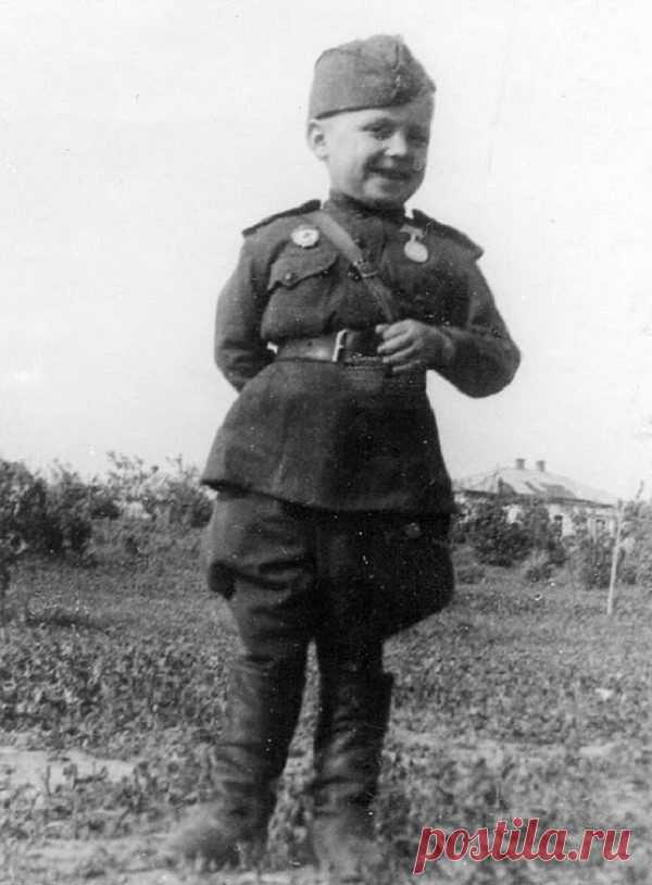 Гвардии рядовой Серёженька / Назад в СССР / Back in USSR