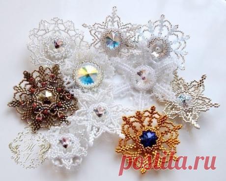 Плетение красивой новогодней броши