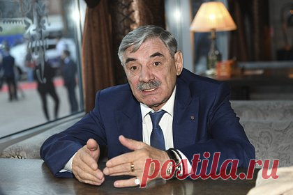 Раскрыты подробности о состоянии Александра Панкратова-Черного. У актера Александра Панкратова-Черного диагностировали атеросклероз аорты. Обследование не выявило у 74-летнего артиста критичных изменений в легких, однако показало повреждения диафрагмального нерва и уплотнения аорты. Сообщается, что восстановление звезды фильма «Мы из джаза» может занять несколько месяцев.