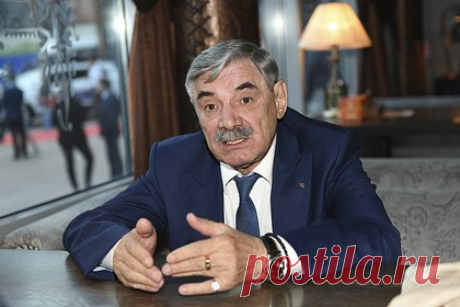 Раскрыты подробности о состоянии Александра Панкратова-Черного. У актера Александра Панкратова-Черного диагностировали атеросклероз аорты. Обследование не выявило у 74-летнего артиста критичных изменений в легких, однако показало повреждения диафрагмального нерва и уплотнения аорты. Сообщается, что восстановление звезды фильма «Мы из джаза» может занять несколько месяцев.