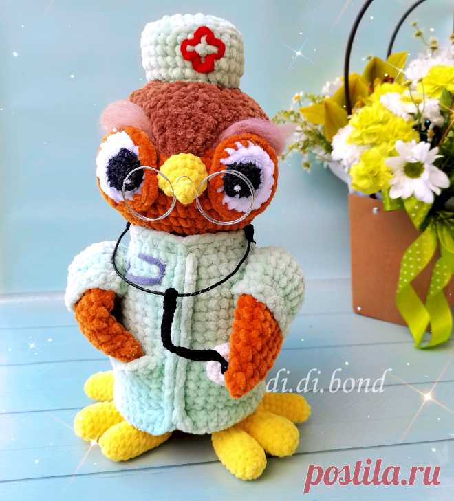 PDF Сова Доктор крючком. FREE crochet pattern; Аmigurumi toy patterns. Амигуруми схемы и описания на русском. Вязаные игрушки и поделки своими руками #amimore - плюшевая сова в образе доктора, совушка врач, совёнок из плюшевой пряжи, птица, птичка.
