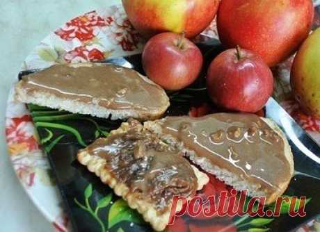 Шоколадный плавленый сыр с грецкими орехами
Потребуется:
Творог	(желательно хороший,домашний) — 500 г
Масло сливочное	(мягкое) — 70 г
Яйцо куриное	— 1 шт
Какао-порошок	— 1 ст. л.
Сахар	— 2 ст. л.
Сода	— 1 ч. л.
Ванилин	(или пачечка ванильного сахара) — 0,5 г
Орехи грецкие	(по желанию) — 2 ст. л.
Приготовление:
1. Смешиваем с творогом все сыпучие ингредиенты и тщательно перемешиваем, добавляем яйцо и еще раз перемешаем.
2. Ставим на водяную баню и дождавшись начала плавлени...