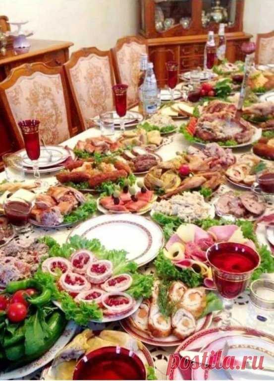 В общем, приехала я в Тбилиси 4 числа, на 3 дня.......
Бабушка мне сказала обязательно нужно заехать к её старой знакомой, тете Нане, она в Тбилиси тоже живёт. 
Ну, на второй день я в гостинице позавтракала и звоню тете. 
Она, как услышала чья я внучка, мать моя, что тут началось. «Людына внучка! В Тбилиси! 
И в гостинице!! Горе моей седой голове!
У меня чуть мобильник из рук не вывалился от ее эмоций. 
Я ей говорю: «Да не переживайте, я хорошо устроена, я просто заехать х...