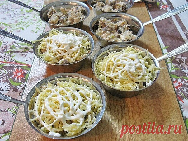 Жюльен из курицы с грибами.