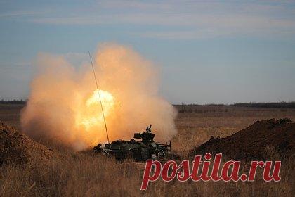 Россия уничтожила технику и склады горючего на Украине. Российские войска уничтожили склады горючего и авиасредства поражения Вооруженных сил Украины в Кировоградской и Днепропетровской областях. Также вооруженные силы поразили зенитный ракетный комплекс С-300 в Черкасской области. За сутки были уничтожены 28 украинских беспилотников, сообщили представители Минобороны.