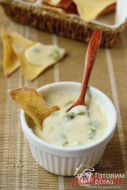 Мексиканский сырный соус. Классический мексиканский соус из сыра и перцев - вкусное дополнение к хрустящим начос