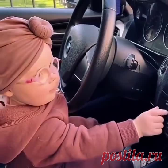 Маленькая тусовщица!