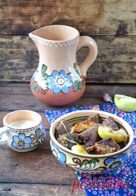 Печень с яблоками