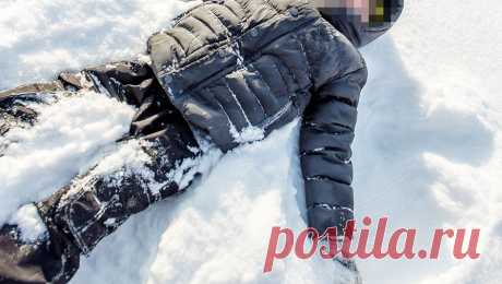 На Урале воспитатели детсада вывели двухлетнего ребенка на прогулку в мороз без обуви. В Каменске-Уральском воспитательница вывела двухлетнего ребенка на прогулку без обуви в мороз, суд назначил ему компенсацию морального вреда. Об этом рассказали в пресс-службе прокуратуры Свердловской области. Сообщается, что один из ...