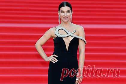 Звезда «Ворониных» отреагировала на обвинения брата в убийстве с расчленением. Звезда сериала «Воронины» Екатерина Волкова отреагировала на обвинения в убийстве с расчленением, которые выдвинули против ее брата Леонида Волкова. Волкова подтвердила, что ее брата несколько дней назад арестовали в США, однако их семья уверена в невиновности своего родственника.