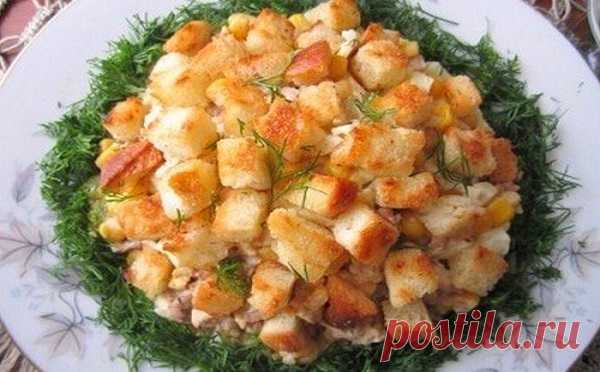 Обалденный салат из печени трески с гренками к Новому Году!