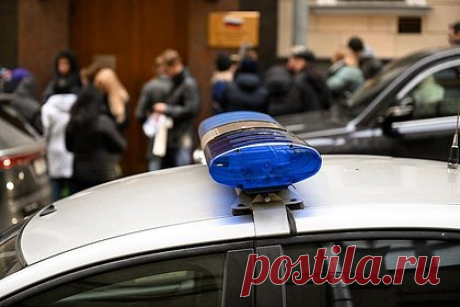 В Краснодаре россиянка после кражи сдалась в полицию из-за угрызений совести. В поселке Калинино, Краснодар, 26-летняя местная жительница совершила кражу и сдалась в полицию из-за угрызений совести. Россиянка рассказала, что под предлогом продажи меда зашла в квартиру к пенсионеру и, пока тот не видел, похитила с мебельной полки 200 тысяч рублей.
