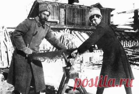 После отречения В Тобольске, в заключении, императорская семья ни на день не оставалось праздной. Государь колол дрова, чистил снег, ухаживал за садом. Солдат из крестьян увидев всё это, сказал: Да если бы дать ему кусок земли, он бы себе Россию своими руками обратно заработал!. / История цивилизаций!